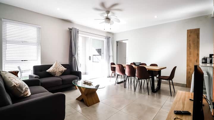 Sunny 4br Apt | Patio, Braai & Views In George - George