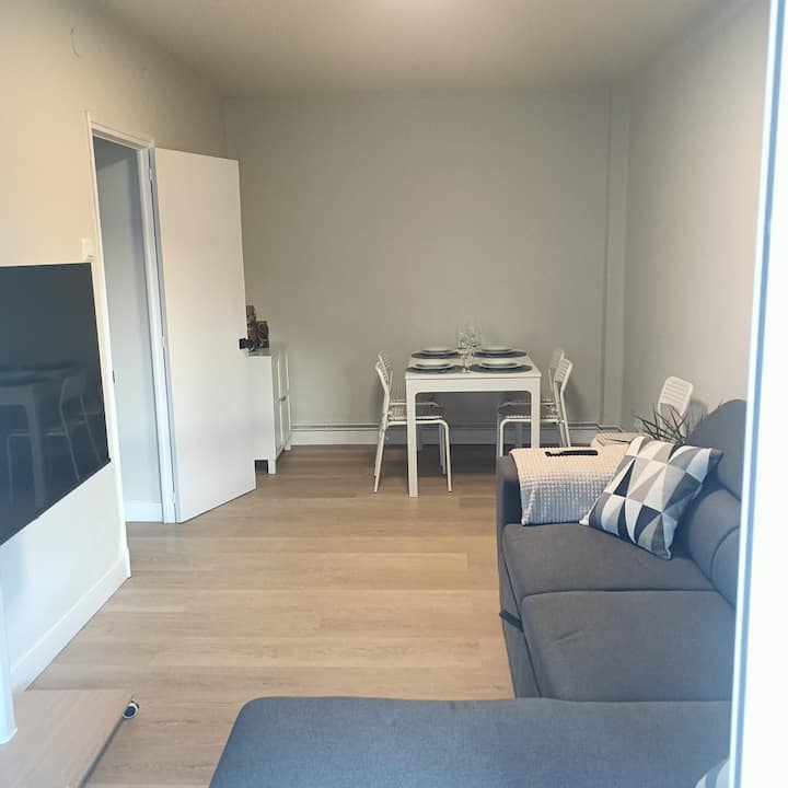Piso Céntrico Con Terraza - フェロル