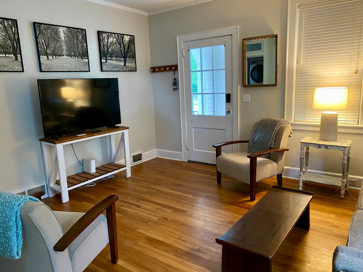 Successful Airbnb property: Charming Rosewood Retreat in Columbia