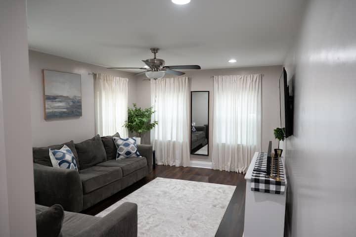 Cozy Home W/ Deck & Big Yard - Seguin, TX