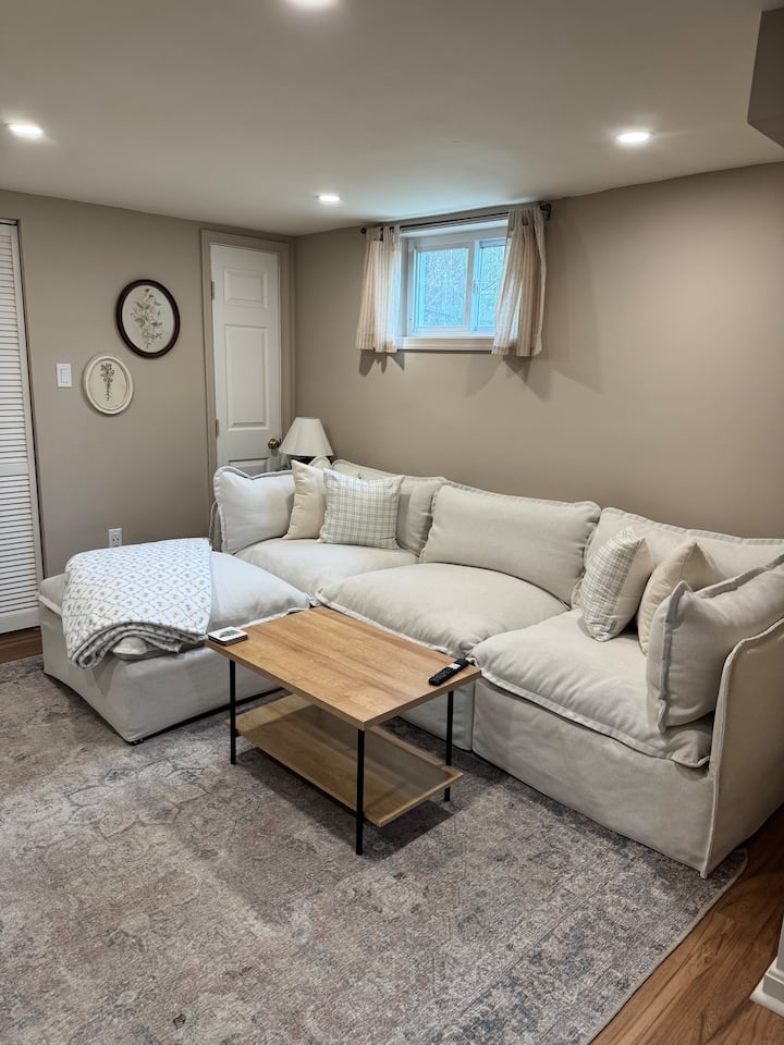 Cozy, Private Suite In Falls Church! - Falls Church, VA