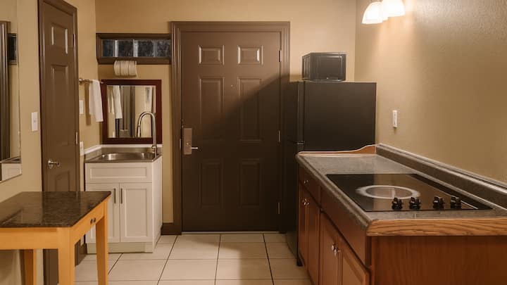 (110) Gated - 2 Double Bed Studio W/ Full Kitchen - Baton Rouge, LA