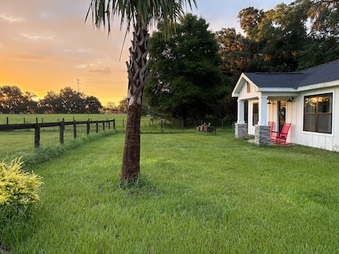 New cottage on horse farm- 1 min from Devil's Den