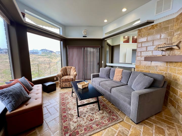 楼上客厅。 
沙发床。