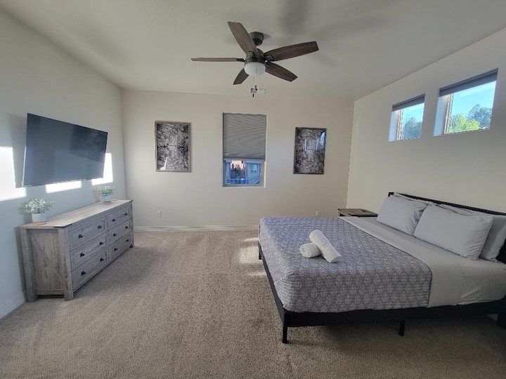 Suite principal con baño adjunto 