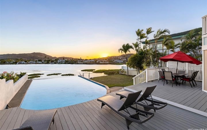 Beautiful Sunrise Kailua Lakeside Home; Pool Views - Kailua, HI