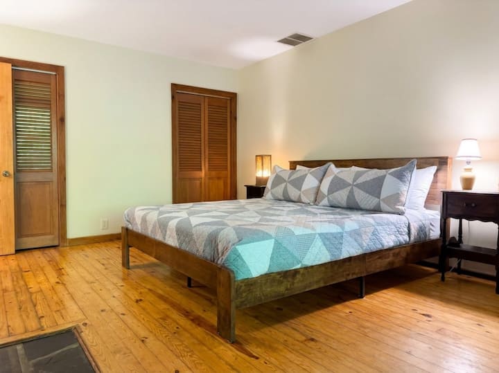 Camera da letto n. 1 | Letto matrimoniale grande | Bagno completo Jack & Jill