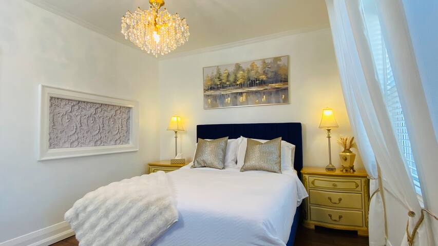 Stylish Victorian home with free parking gallery image 4