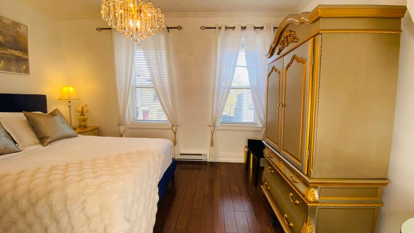 Stylish Victorian home with free parking gallery image 5