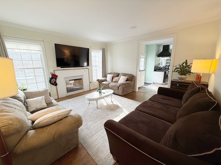 Spacious 6 Br · 7 Beds · 3.5 Ba · 4,500 Sq Ft - Salem, MA