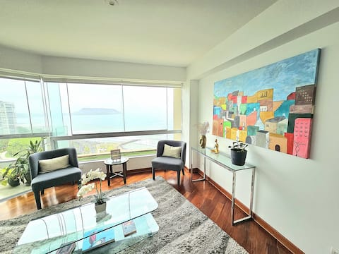 Beautiful terrace overlooking the Malecon sea of Miraflores