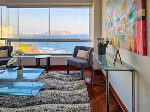 Beautiful terrace overlooking the ocean and the Miraflores esplanade