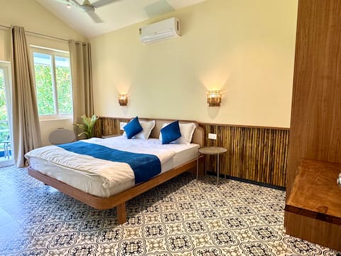 Tropical Haven - Luxury 3BHK • Near the Beach