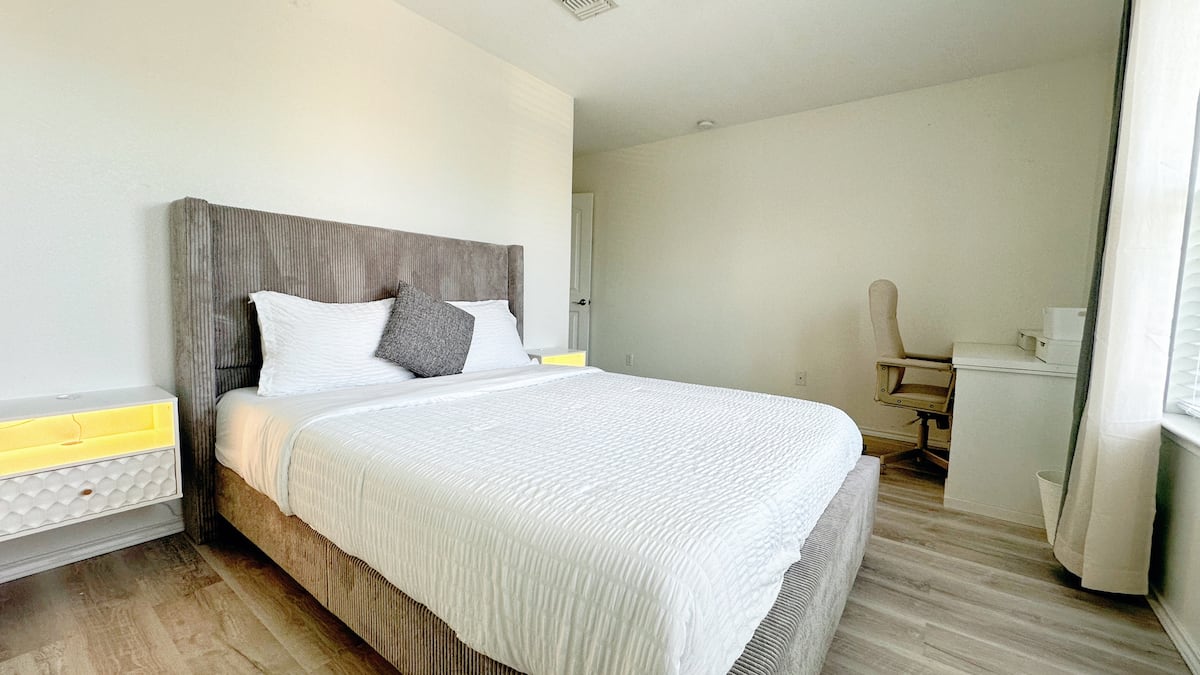 Light & Bright Room