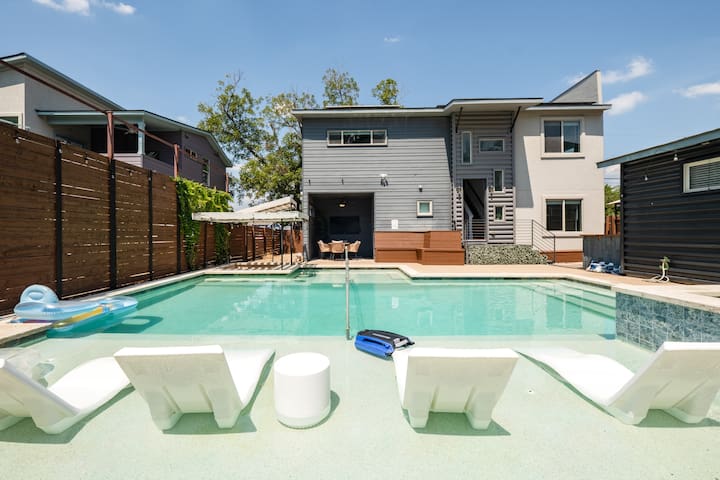 Modern Austin Home | Pool | Spa | 7 Beds | Near DT gallery image 4