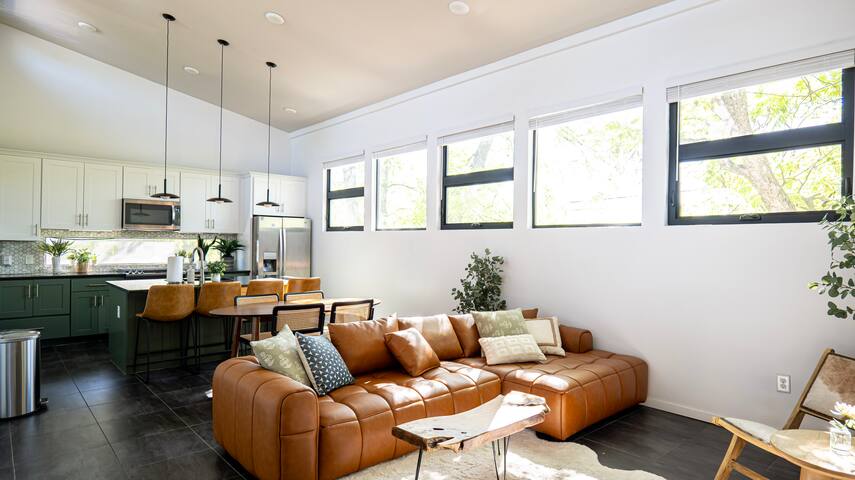 Modern Austin Home | Pool | Spa | 7 Beds | Near DT gallery image 5