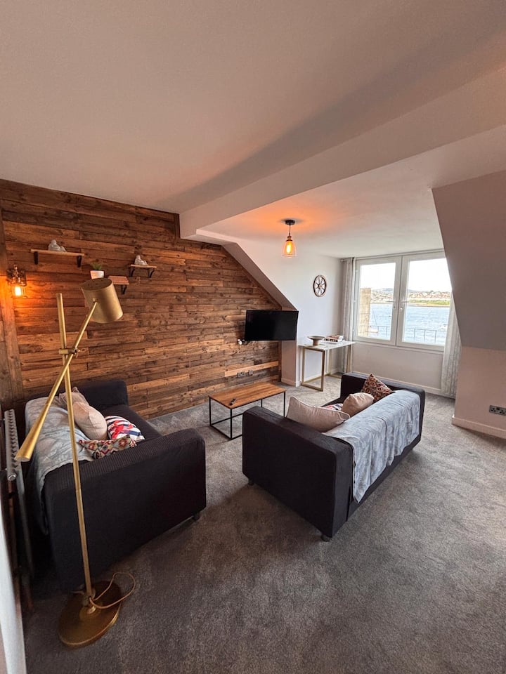 Breathtaking Views From Stylish Coastal Apartment - Conwy