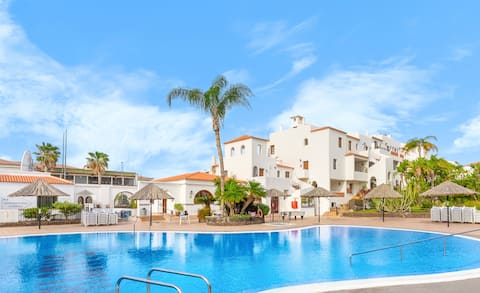Luxury 3 bedroom House With Ocean & Mountain View