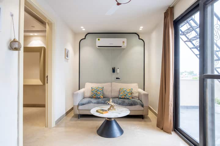 Ozira Stakestaycation-1bhk With Terrace And Jacuzi - Delhi