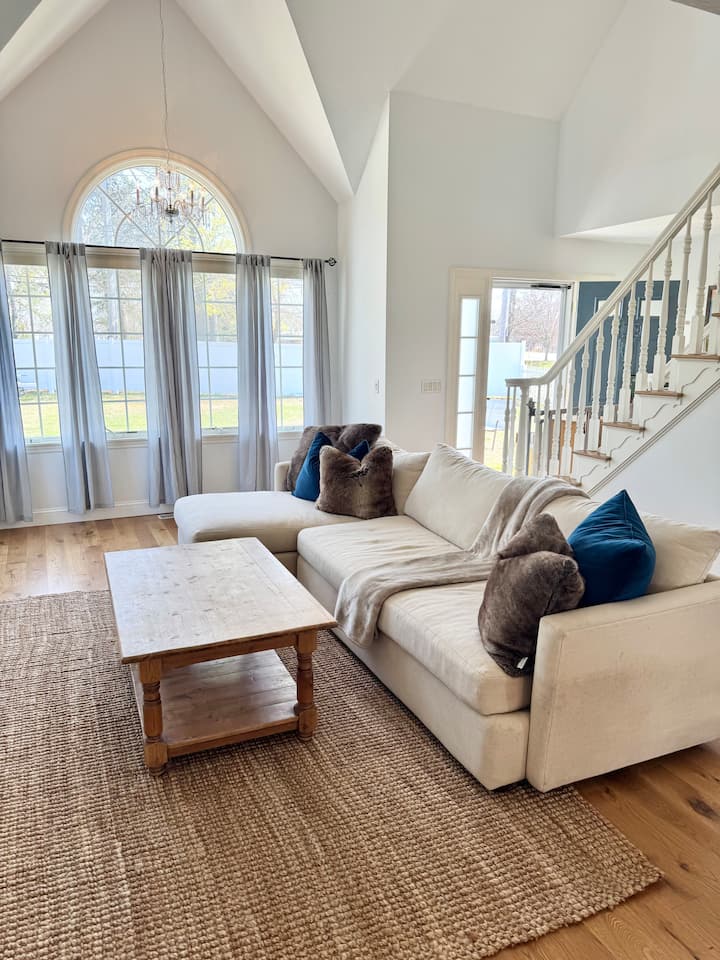 Family Friendly Waterfront Retreat - Woods Hole, MA