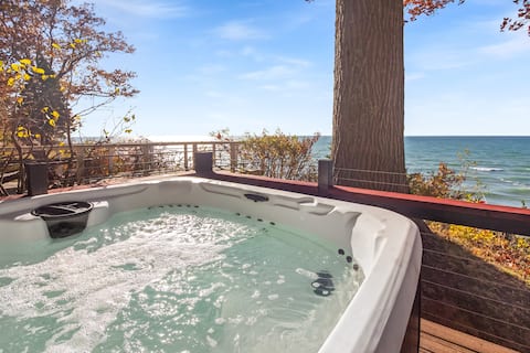 Lakefront Cottage with Hot Tub & Beach Access