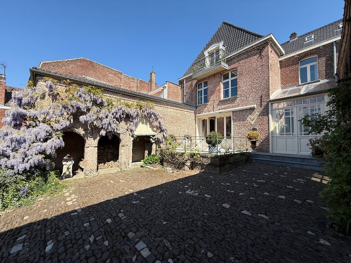 Charming mansion in Cassel with a unique view