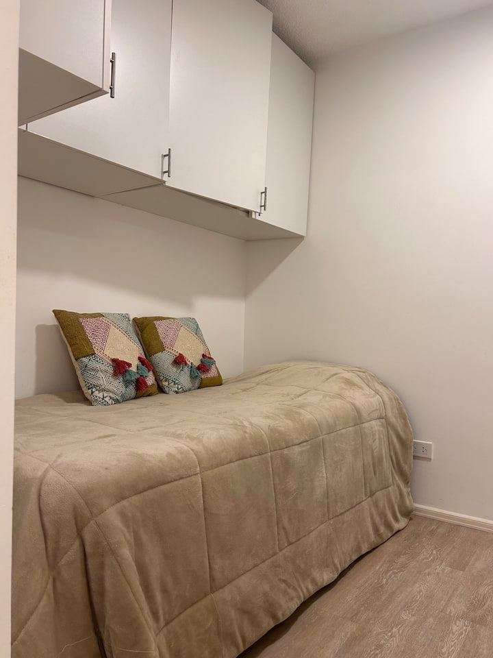 Mornarski krevet. Još jedan krevet je snimljen odozdo 