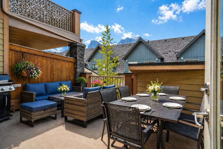Peaks N' Patio - 3 Bedroom | Outdoor Hot Tub - Canmore