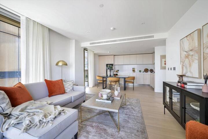 *Rare Find* Battersea Powerhouse Luxe gallery image 5