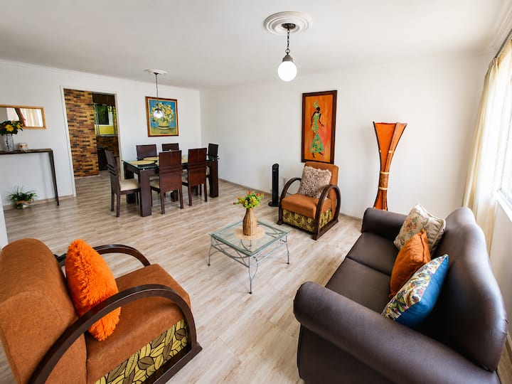 Casa Amplia Y Tradicional En Laureles - Medellín