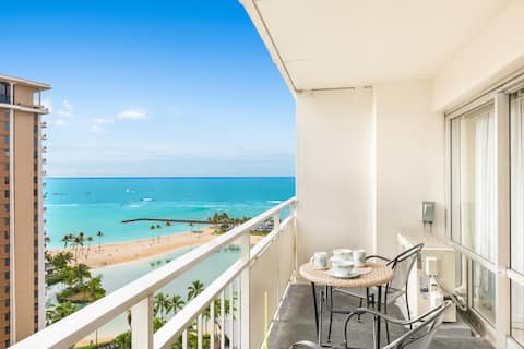 Ocean & Fireworks Renovated Condo at Ilikai Hotel