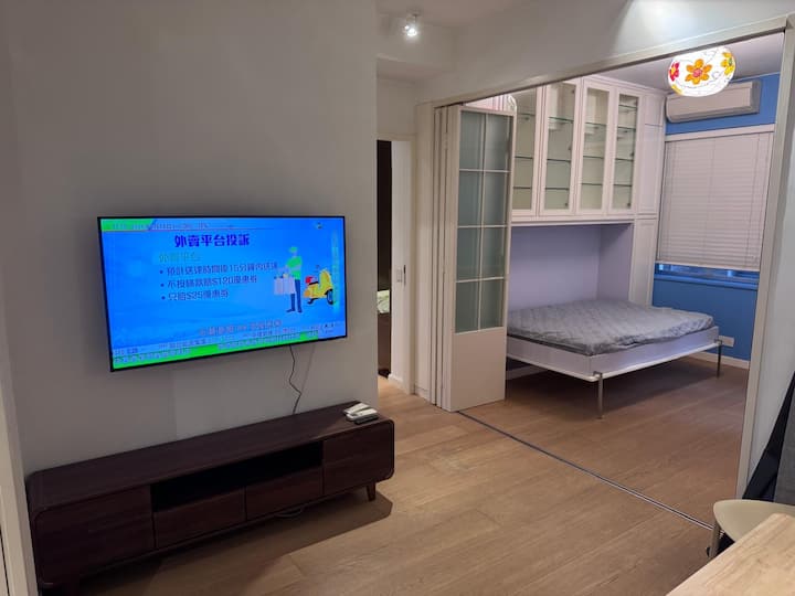Stylish Flat With 2 Bedrooms & 2 Bathrooms - Tseung Kwan O