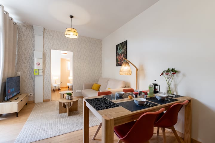 Calme Et Balcon Sur Cour • 9 Min Des Sanctuaires - Lourdes