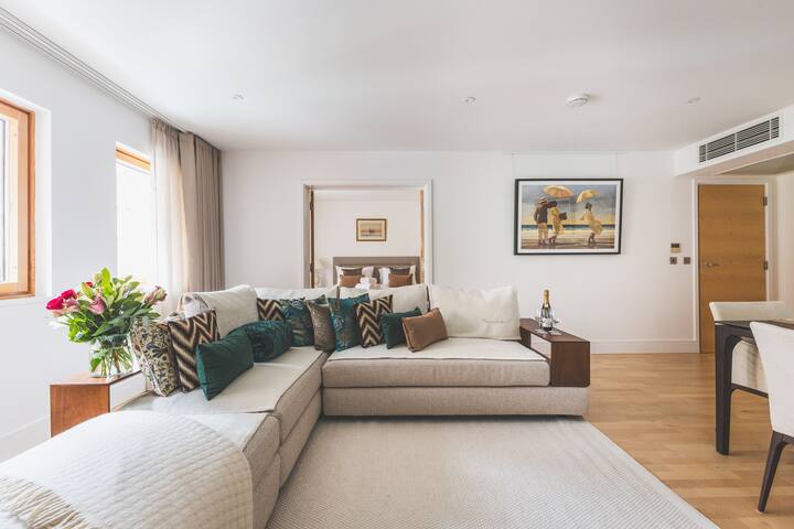 3 Bedroom Luxury Apt Westminster AC & Elevators gallery image 2