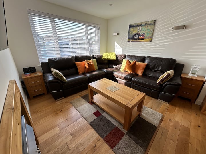 Home At No 27 - Westbury, UK