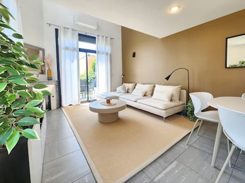 La Villa d'Alix - Garden and free parking.