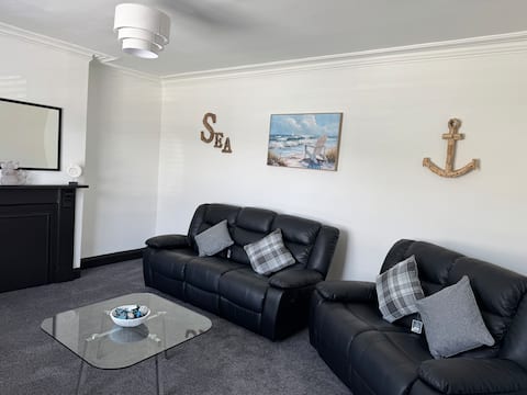 Top performing Airbnb: Seaside cottage stunning village in South Tyneside