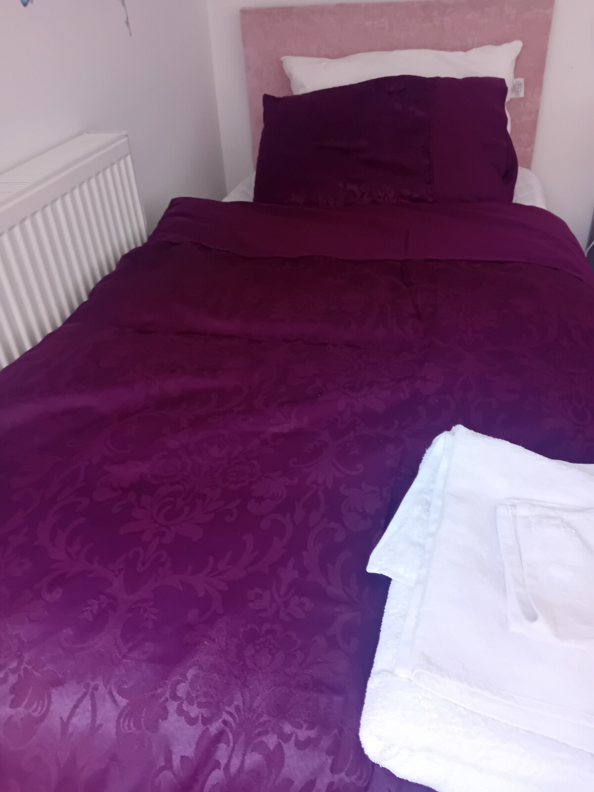 יהיו שתי מיטות יחיד בחדר