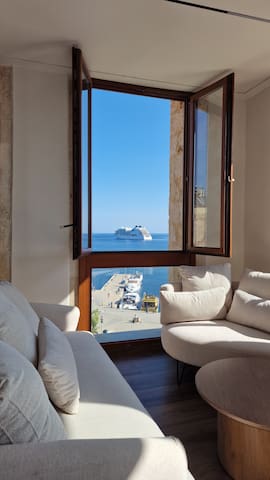 Hanim Luxe 3BR apt Sea & Old Port view