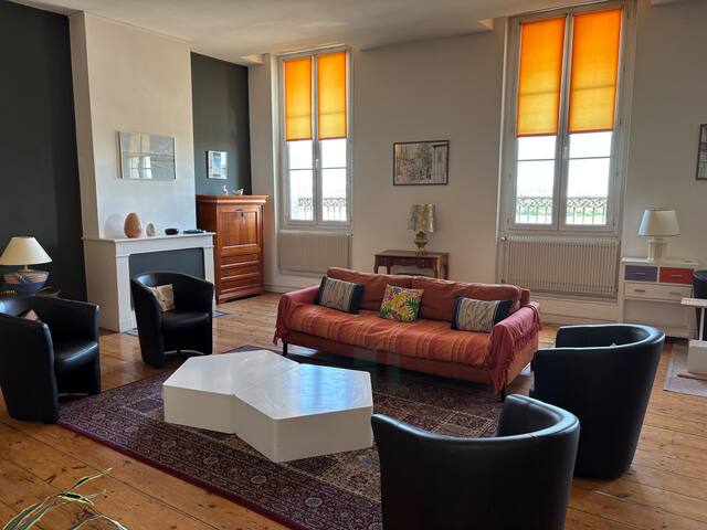 3 bedrooms, Garonne view, 1 min from tram