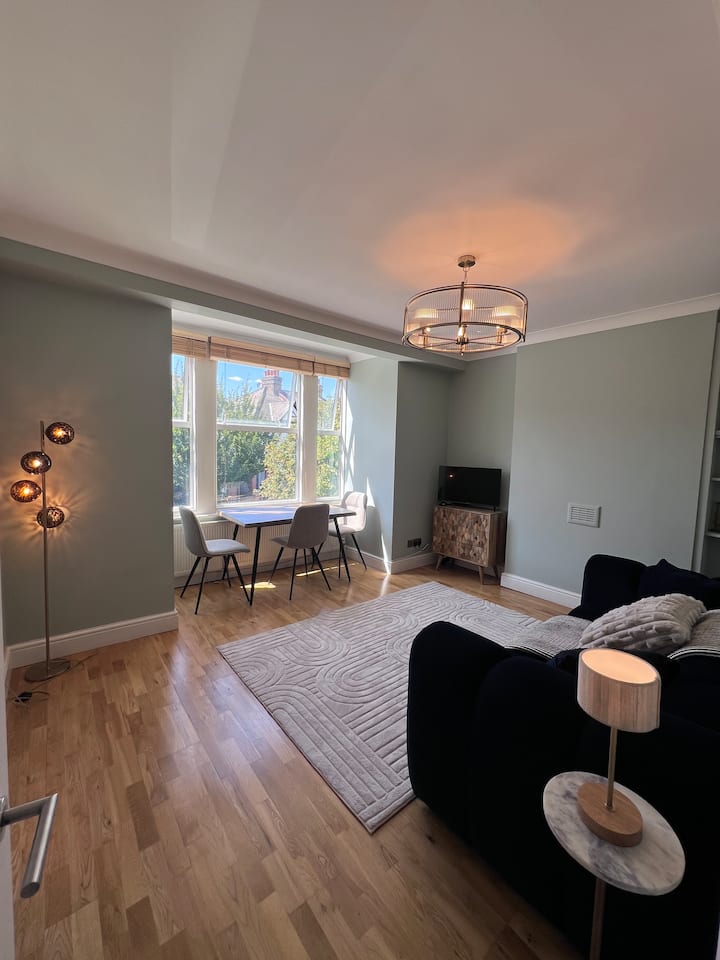 Newly Renovated 2 Double Bedroom Flat In Chiswick! - Brentford