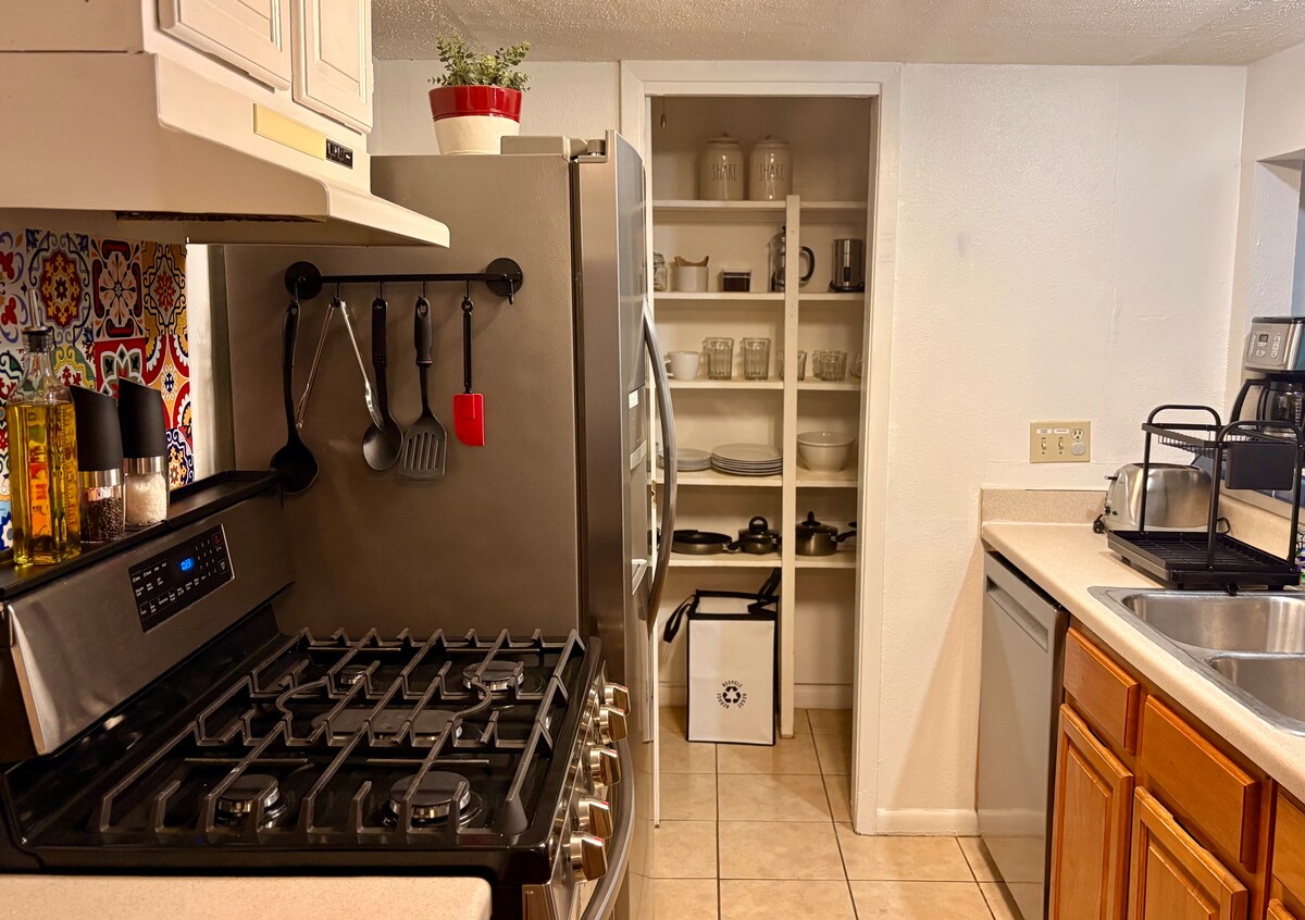 [Sep deals!] Cozy East Austin Oasis, no pet fee