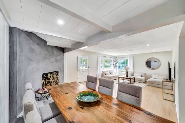 House with pool Prime location