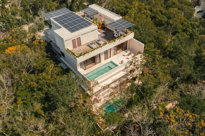 Spacious 12br | 4 Pools - Gym - Padel Courts - - Tulum