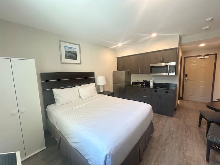 Close To The Action! Modern Studio, 9 Min To Falls - Niagara Falls