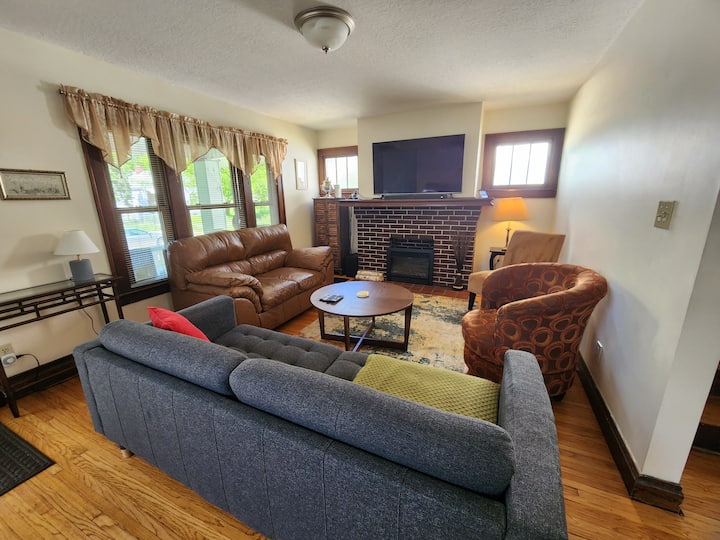 Cozy Retreat Near Fairgrounds - Columbus, OH