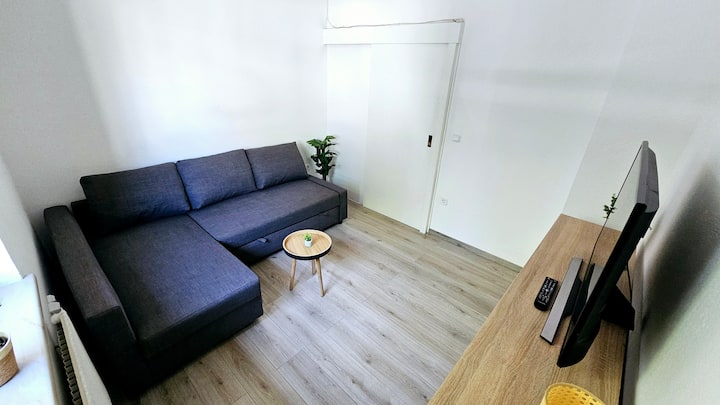 Mapumziko kamili mwishoni mwa siku: ingia na utazame mfululizo unaoupenda kwenye televisheni mahiri 