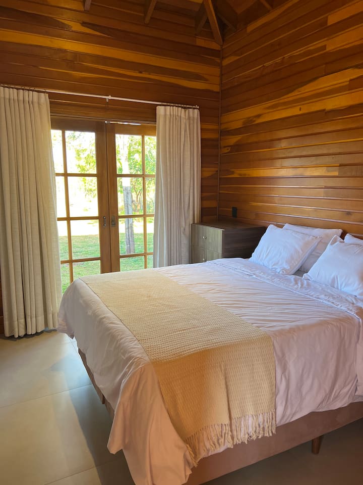 DEMI-SUITE 1 COM VISTA PARA O GRAMADO