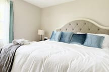 5th Street Retreat - KING 1BD-1BA Apt in Henderson