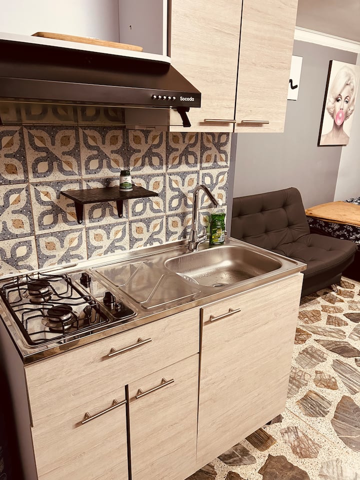 Studio*close To Laureles* Wi-fi*restaurants*family - Medellín